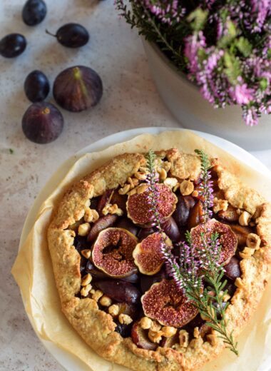 galette ze śliwkami i figami