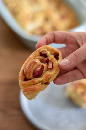 drożdżówki z rabarbarem