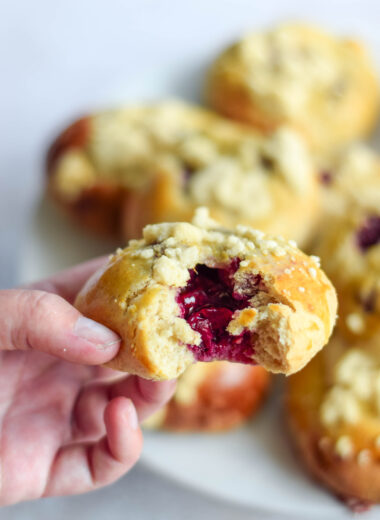 drożdżówki z wiśniami